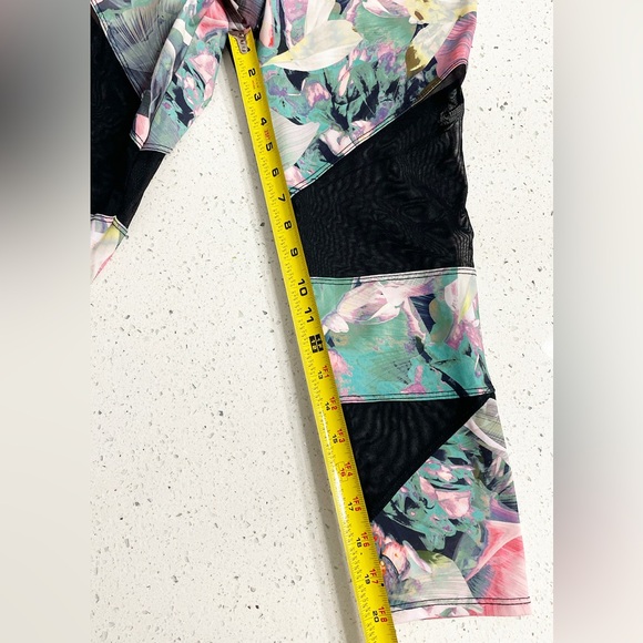 Free People Movement / Onzie Paradise Palms Print Crop Capri Leggings Womens S/M - Picture 8 of 13